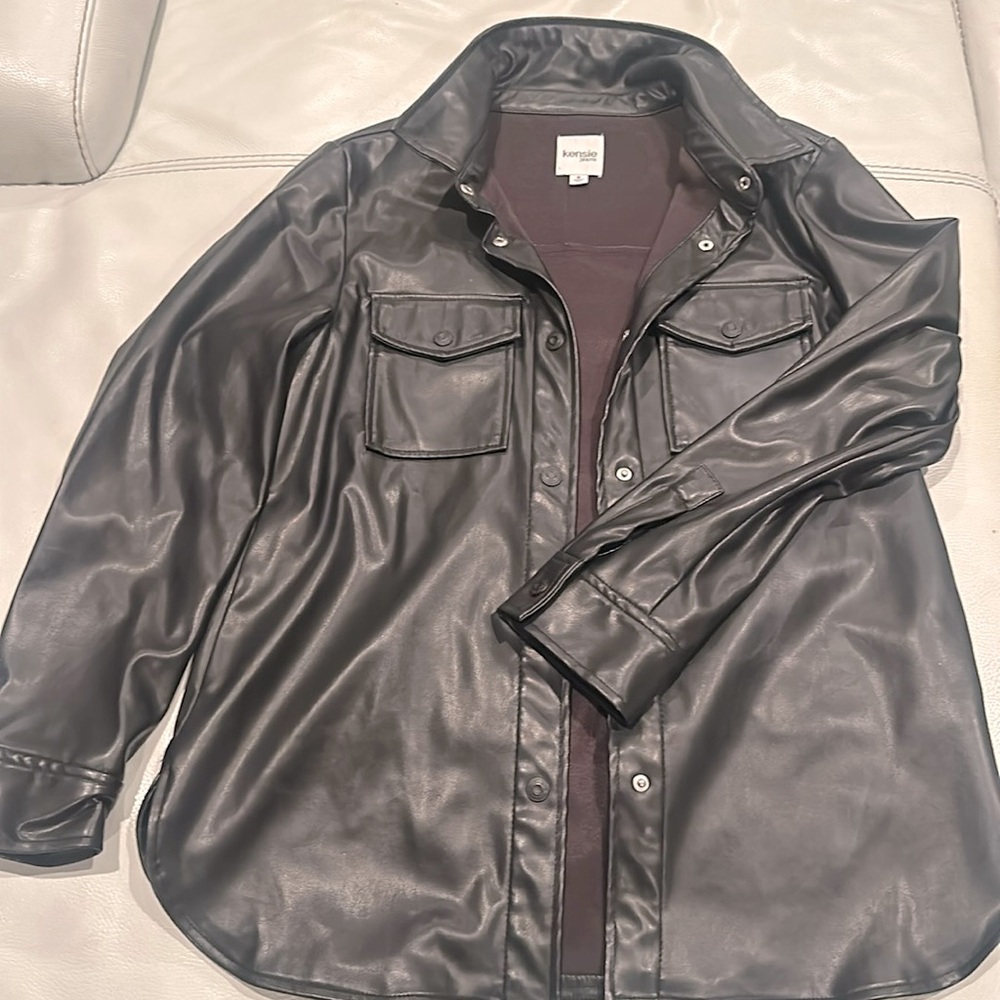 Kensie vegan leather shirt jacket in black size small excellent condition.